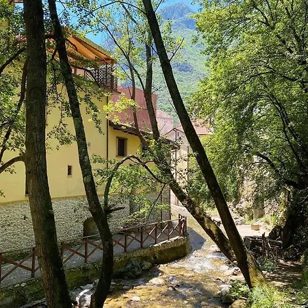 Waterfalls View Suites Campagna